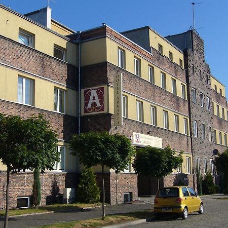 Hotel Arkadia Легница Екстериор снимка