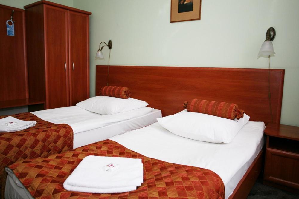Hotel Arkadia Легница Екстериор снимка