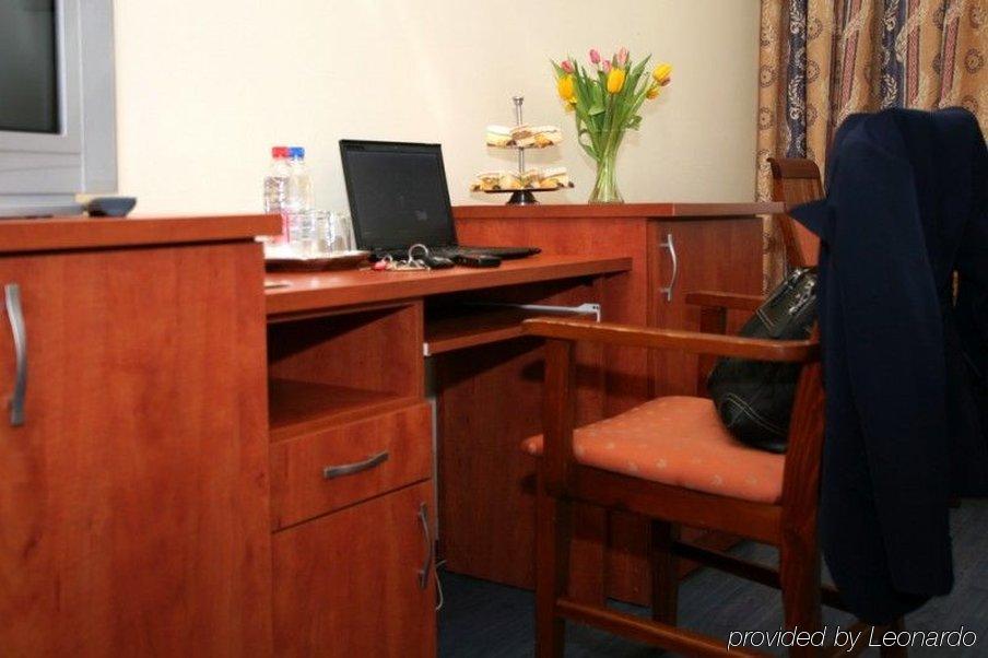 Hotel Arkadia Легница Екстериор снимка