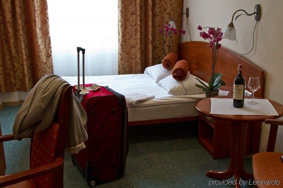 Hotel Arkadia Легница Екстериор снимка