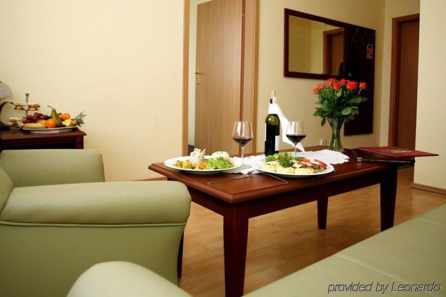 Hotel Arkadia Легница Екстериор снимка